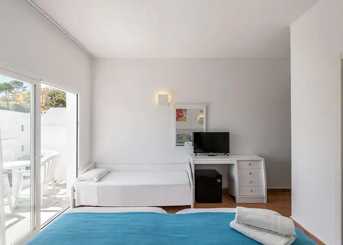 בית הארחה Neptuno 3*